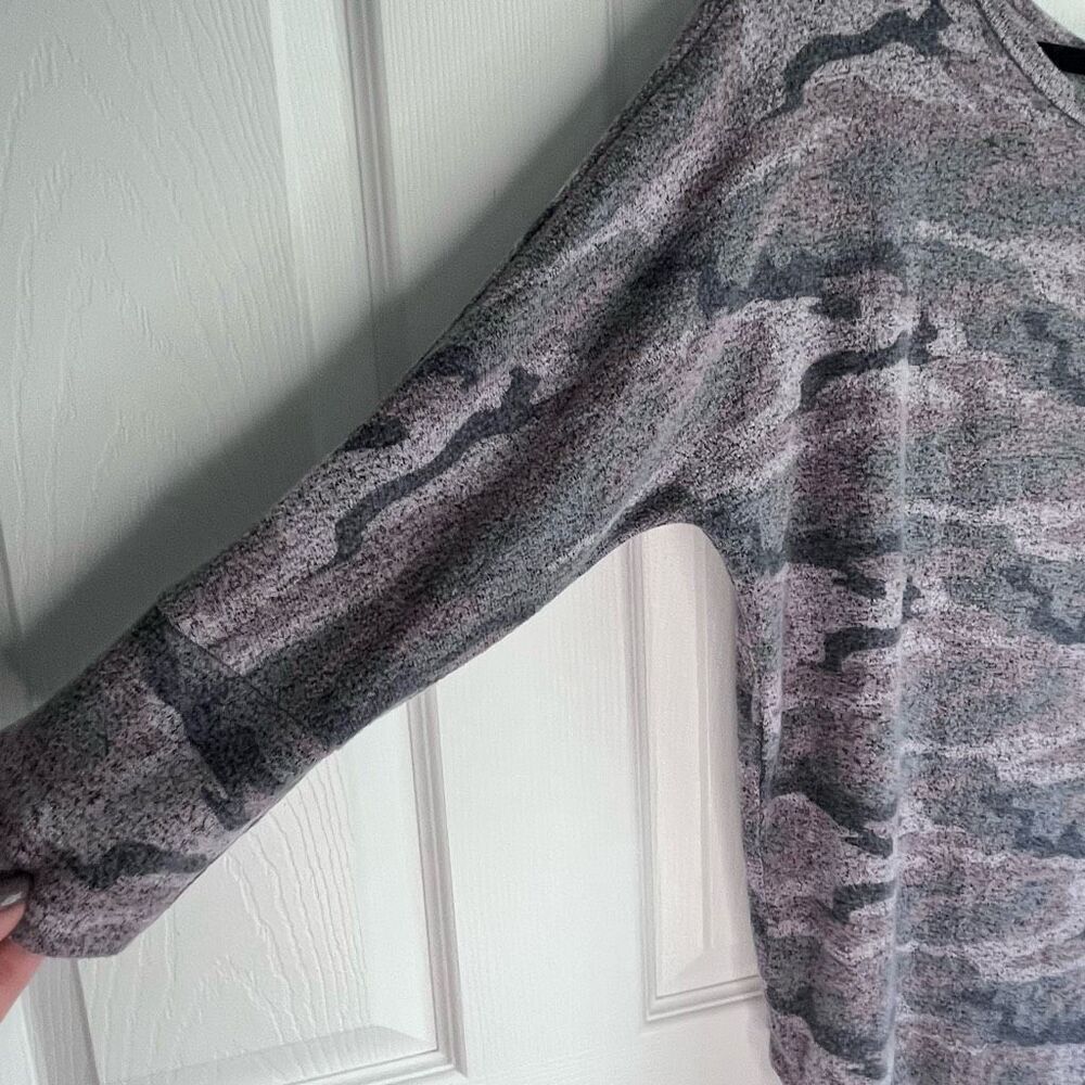 Market and Spruce Lightweight Sweater Abstract Design Size Large - Picture 3 of 5